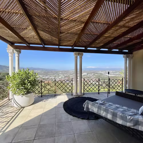 Oportunidad Villa Real 1093m2 de terreno 3 habitaciones 3 niveles $840,000usd - Imagen 10