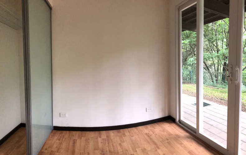 Oportunidad de apartamento con amplio patio