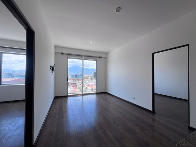 Apartamento en alquiler en Heredia – con balcón y vista | Torre Allegro - Imagen 4