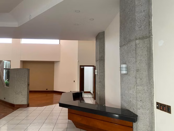 Alquiler de casa en Trejos Montealegre/ Muy espaciosa - Imagen 13