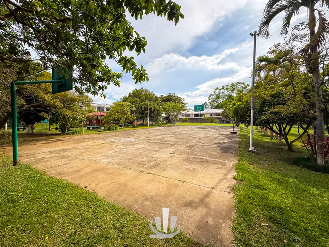 Casa en Venta en Oroki – Amplios Espacios y Excelente Entorno Residencial