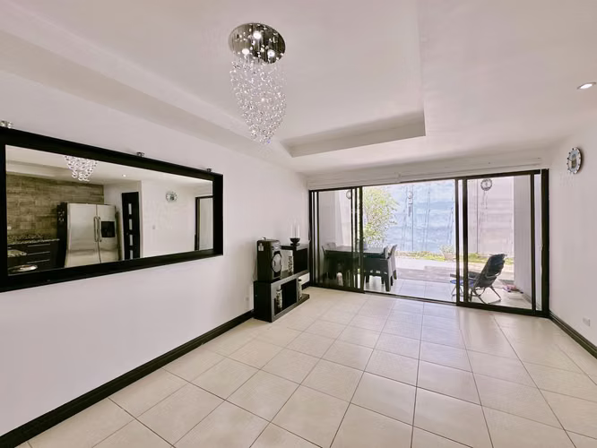SANTA ANA: ALQUILER DE CASA SE PUEDE RENTAR CON O SIN MUEBLES - Imagen 6