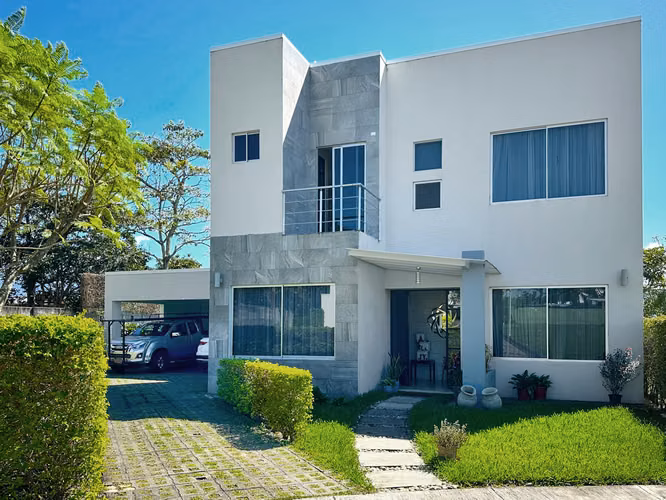Se vende Casa en Condominio Estancia del Sol, Turrúcares. (FAU)