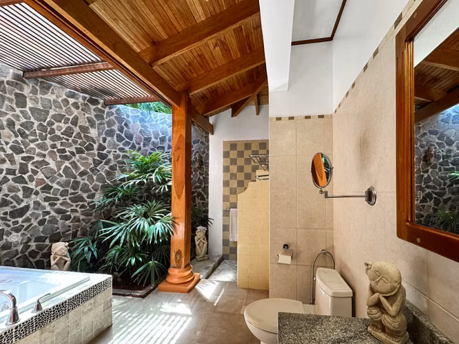 Se vende espectacular Casa en Residencial Pica Flora, Atenas. (FAU) - Imagen 11