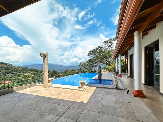 Se vende espectacular Casa en Residencial Pica Flora, Atenas. (FAU) - Imagen 9