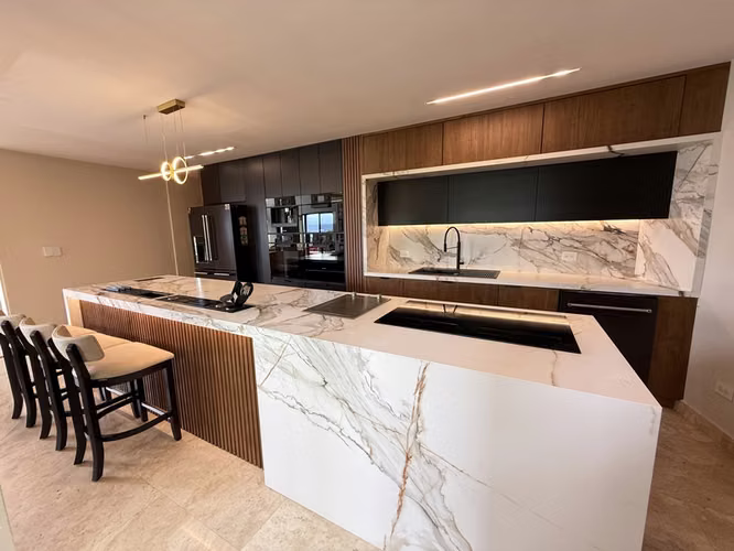 Venta de Casa de 4 Habitaciones en Santa Ana con Enorme Terraza, Jardin y Vista ID26576 - Imagen 16