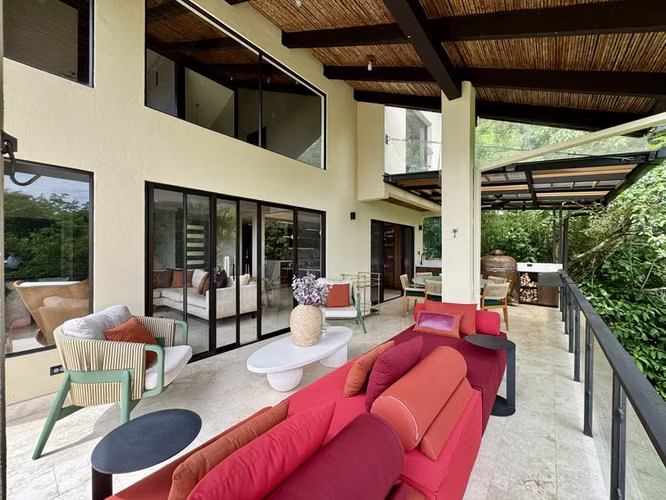 Venta de Casa de 4 Habitaciones en Santa Ana con Enorme Terraza, Jardin y Vista ID26576 - Imagen 2