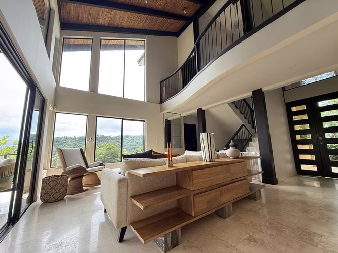Venta de Casa de 4 Habitaciones en Santa Ana con Enorme Terraza, Jardin y Vista ID26576 - Imagen 11