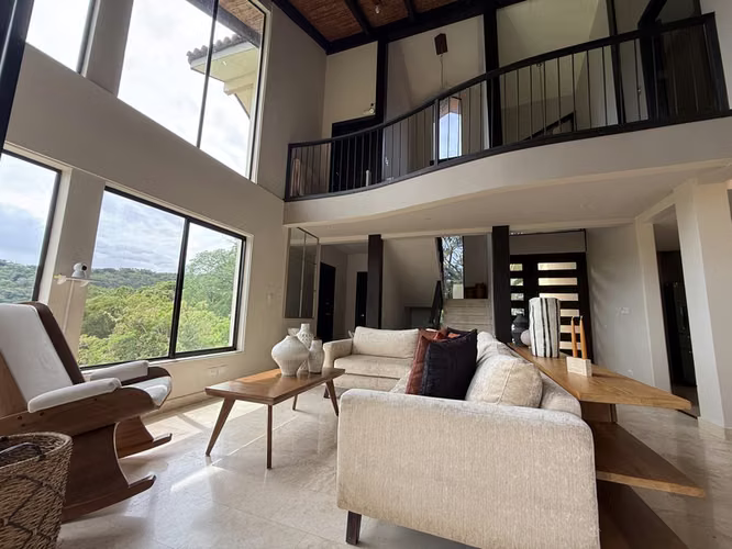 Venta de Casa de 4 Habitaciones en Santa Ana con Enorme Terraza, Jardin y Vista ID26576 - Imagen 12