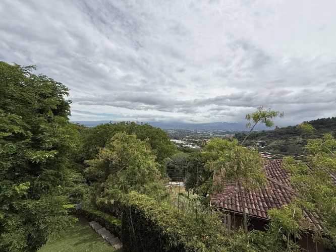 Venta de Casa de 4 Habitaciones en Santa Ana con Enorme Terraza, Jardin y Vista ID26576 - Imagen 7