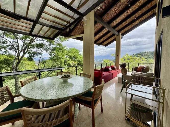 Venta de Casa de 4 Habitaciones en Santa Ana con Enorme Terraza, Jardin y Vista ID26576 - Imagen 3