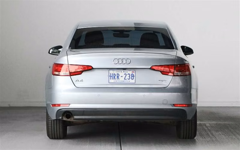AUDI A4 2017 AUTOMÁTICA GASOLINA PLATEADO