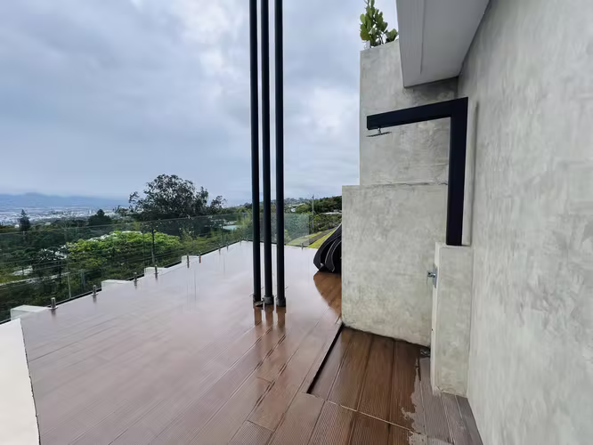  VENTA — UNA CASA FUERA DE LO NORMAL 