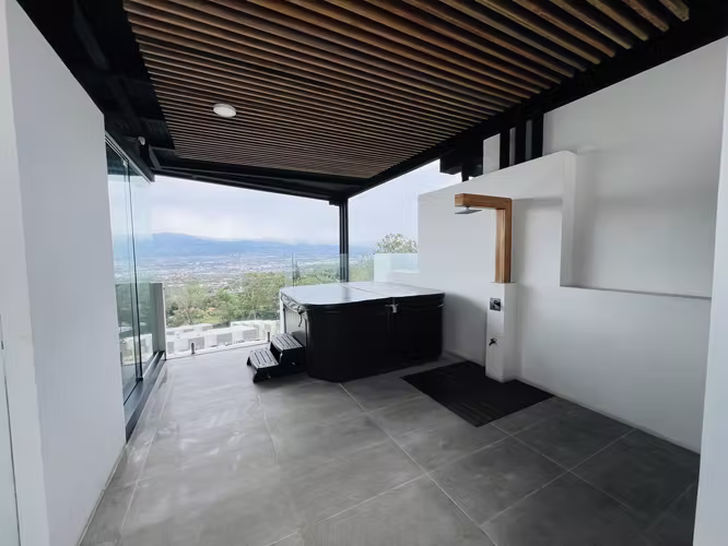  VENTA — UNA CASA FUERA DE LO NORMAL 