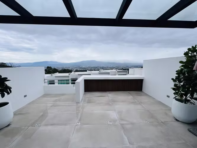 VENTA — UNA CASA FUERA DE LO NORMAL 