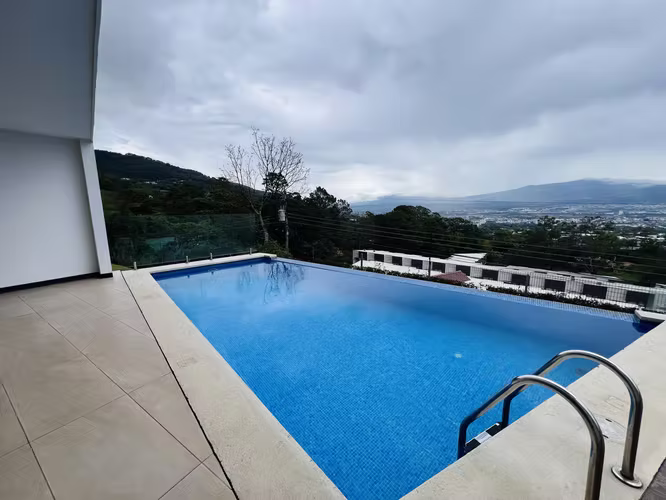  VENTA — UNA CASA FUERA DE LO NORMAL 