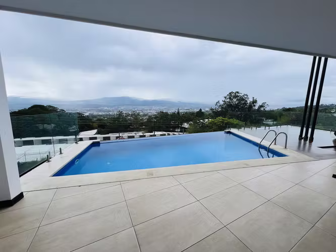  VENTA — UNA CASA FUERA DE LO NORMAL 
