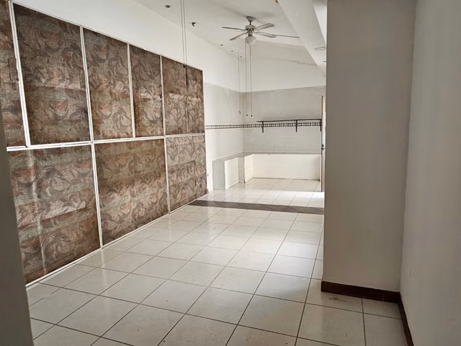 ROHRMOSER PARA LA VENTA. EXCELENTE PROPIEDAD ESQUINERA CON USO COMERCIAL.