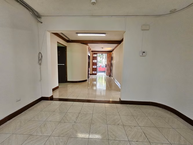 ROHRMOSER PARA LA VENTA. EXCELENTE PROPIEDAD ESQUINERA CON USO COMERCIAL.