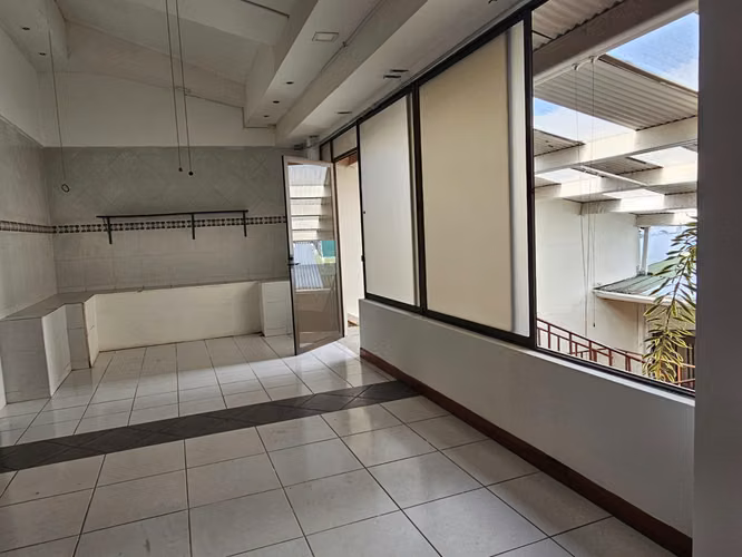 ROHRMOSER PARA LA VENTA. EXCELENTE PROPIEDAD ESQUINERA CON USO COMERCIAL.