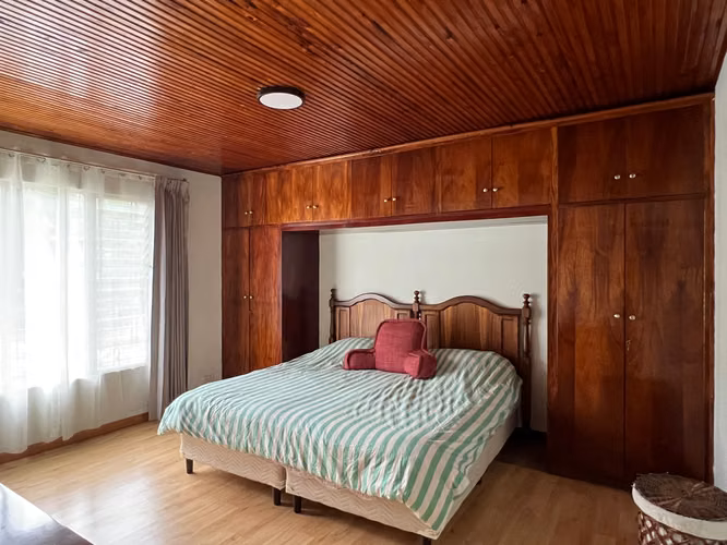 Venta de casa en Escazú centro, complejo privado