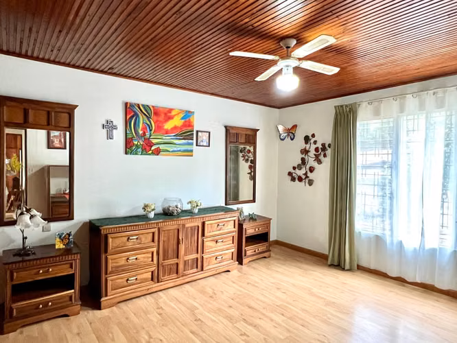 Venta de casa en Escazú centro, complejo privado