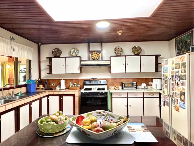 Venta de casa en Escazú centro, complejo privado