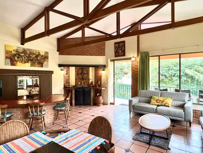 Venta de casa en Escazú centro, complejo privado