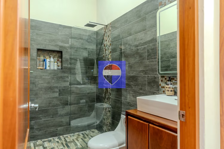 Moderna Casa con cancha de pickleball en venta Palmares