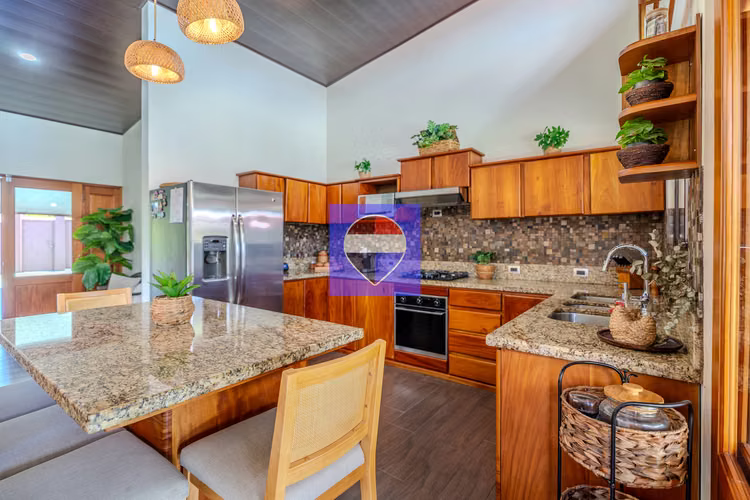 Moderna Casa con cancha de pickleball en venta Palmares