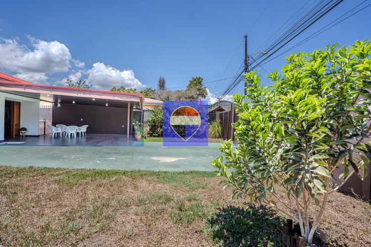 Moderna Casa con cancha de pickleball en venta Palmares