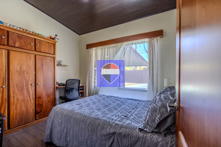 Moderna Casa con cancha de pickleball en venta Palmares