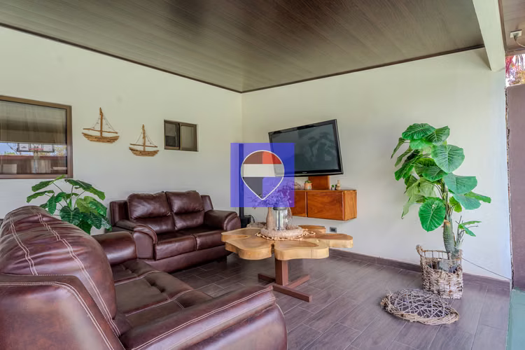 Moderna Casa con cancha de pickleball en venta Palmares