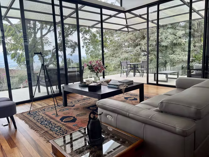 Escazu, Casa Boutique Montaña Pico Blanco