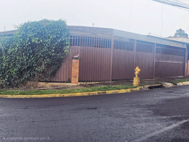 VENTA DE CASA ESQUINERA EN URBANIZACIÓN LA TRINIDAD, ALAJUELA