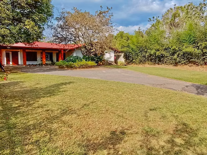 ALQUILER  amplia casa |Terreno de 2700 m2 | La Garita,  Alajuela. (FAU)