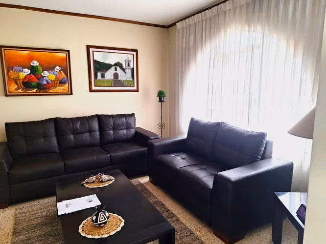 House or Office in excellent Strategic Location - near Emb. American (AA 1389).