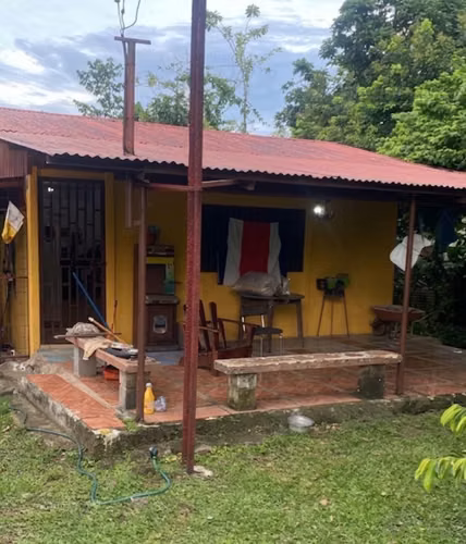 Lote con casa en venta – Excelente ubicación en Pocora, Guácimo - Imagen 2
