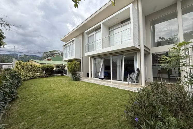 VENDO APARTAMENTO DE 2 PLANTAS EN RÍO ORO DE SANTA NA.