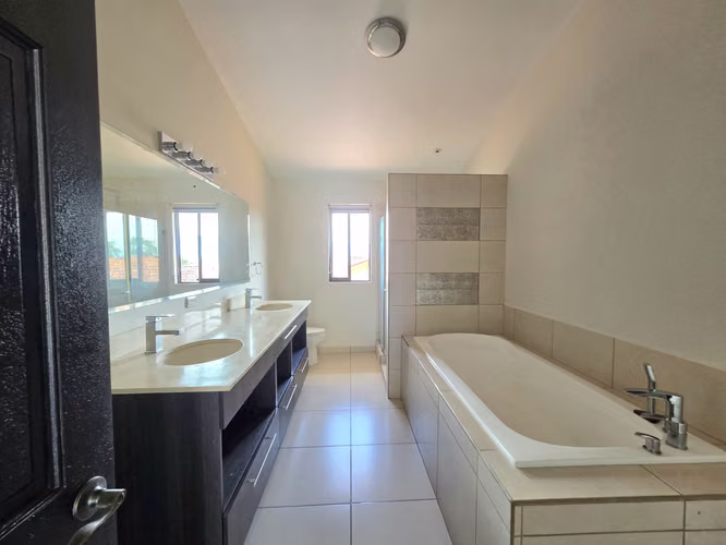 Piedades de Santa Ana - 460m2 de Terreno - Terraza
