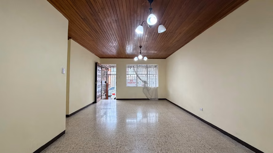 Casa de 5 habitaciones en Paso Ancho – Amplia y céntrica 75 millones