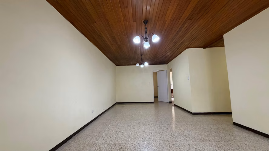 Casa de 5 habitaciones en Paso Ancho – Amplia y céntrica 75 millones
