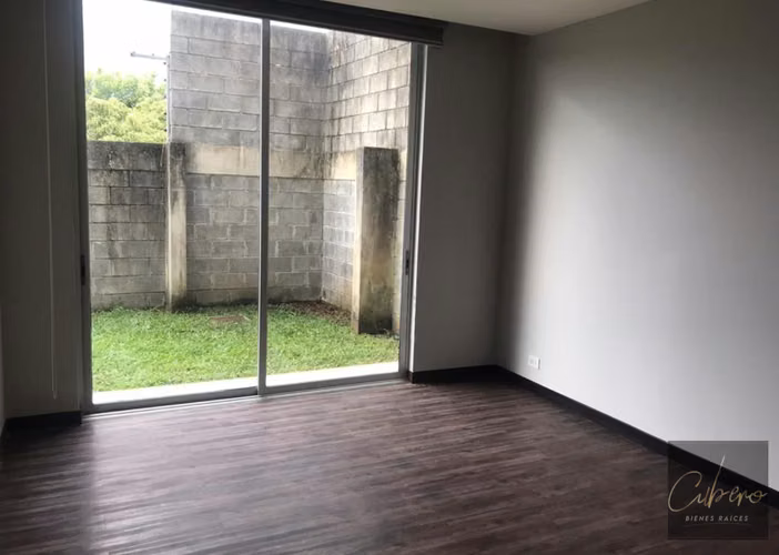 SE VENDE APTO. EN CONDOMINIO PRIMER PISO CON PATIO EN PINARES - Imagen 7