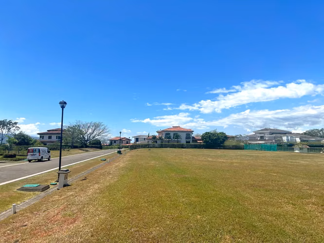 VENTA DE LOTE EN LOS REYES, GUÁCIMA, ALAJUELA