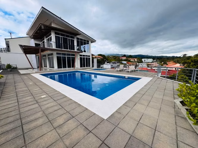 VENTA DE CASA EN CONDOMINIO MONTES DE OCA