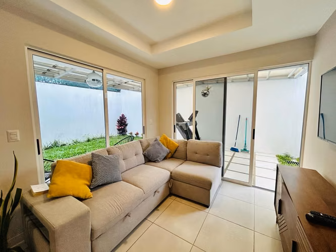 VENTA DE CASA EN CONDOMINIO MONTES DE OCA