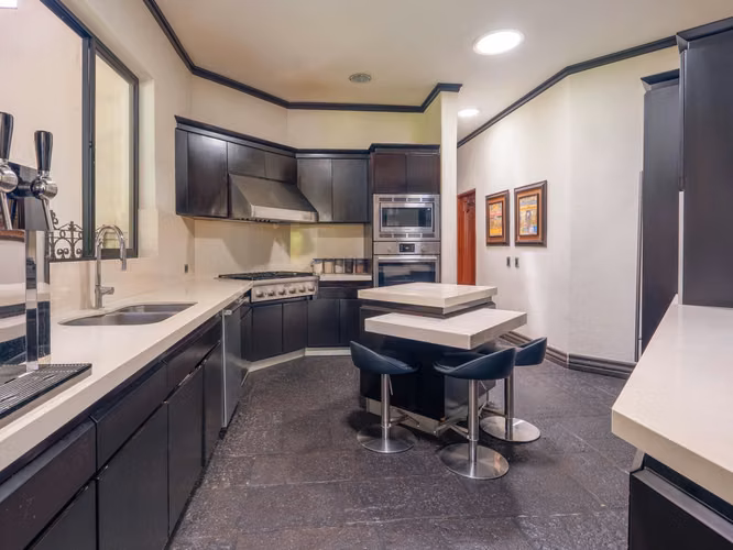 VENTA DE CASA DE LUJO DE UNA SOLA PLANTA EN BOSQUES DE LINDORA