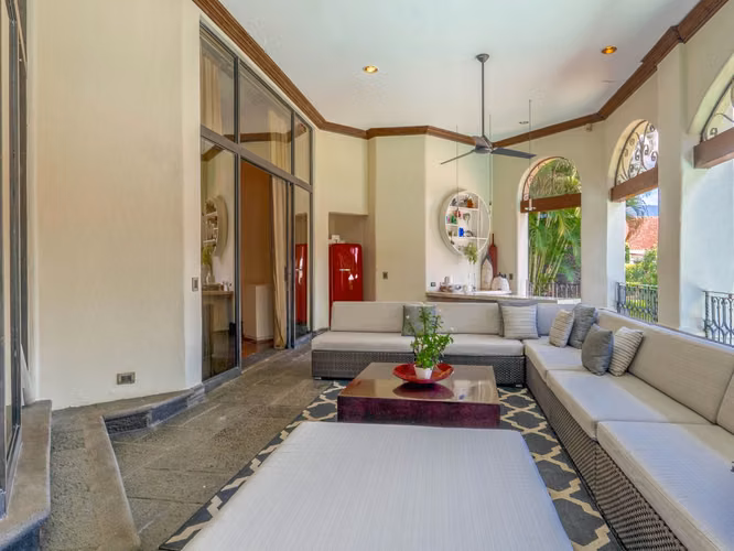 VENTA DE CASA DE LUJO DE UNA SOLA PLANTA EN BOSQUES DE LINDORA