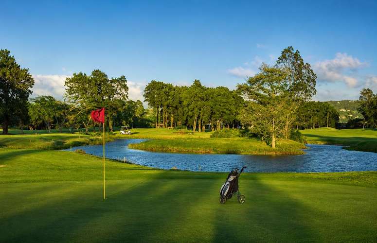 Venta de casa en exclusivo Residencial con Campo de Golf.