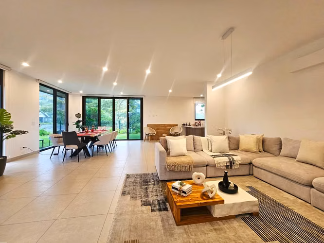 Casa Espinal – Vida Moderna de Lujo en Hacienda Espinal